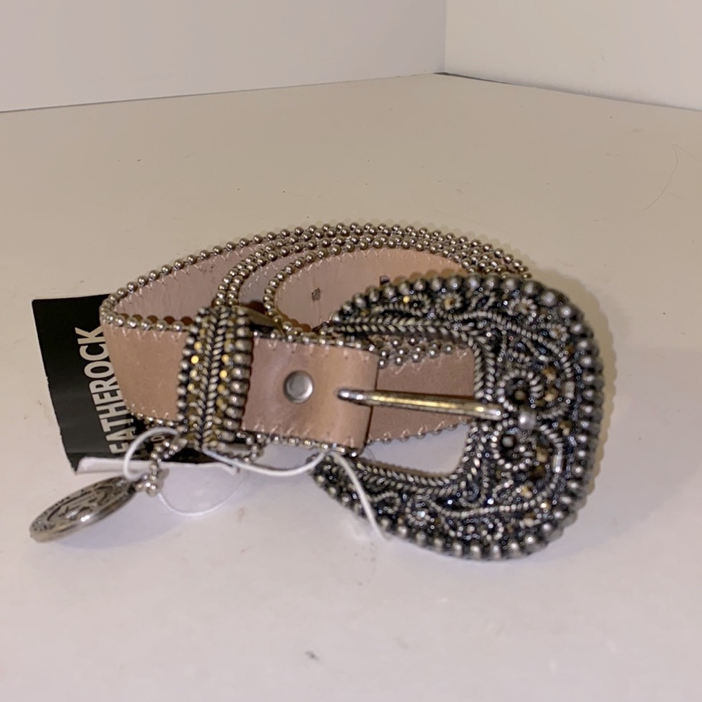 NWT LEATHEROCK detail studded belt M
